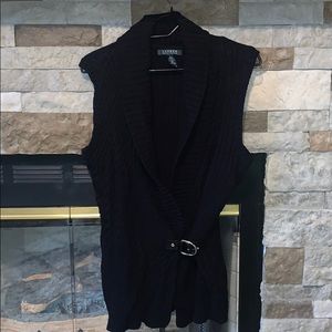 Super cute sweater vest with buckle💕